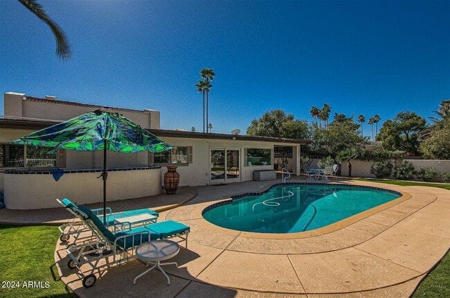 Building Photo - 8012 E Vía Campo