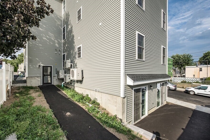 Building Photo - 241 Mountain Ave
