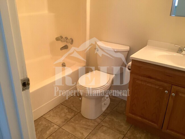 Building Photo - 1054 Callahan Dr