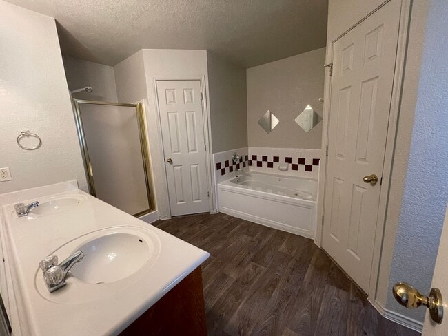 Building Photo - 4406 Hondo Dr