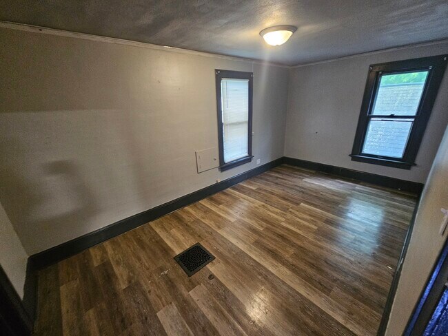 Building Photo - 5366 N 35th St