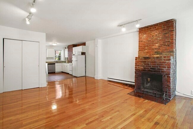 Building Photo - 15 Appleton St