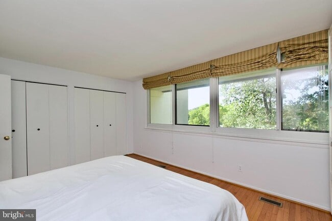 Building Photo - 2204 S Quincy St