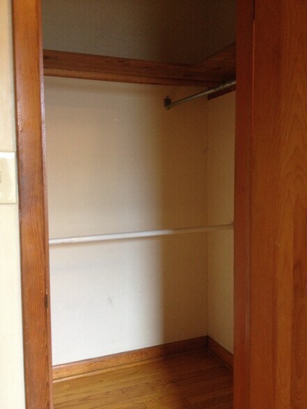 Building Photo - 2421 S Howell Ave