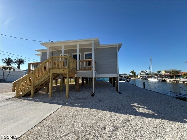 Building Photo - 2381 Oleander St