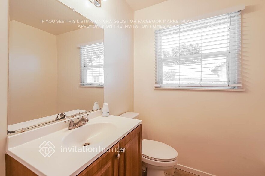 Building Photo - 15007 Florwood Ave