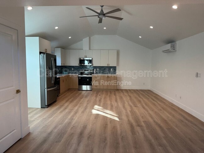 Building Photo - 727 2nd St