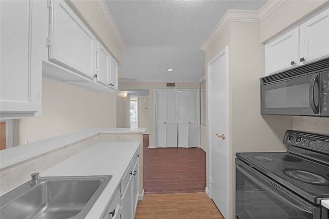 Building Photo - 2120 El Paseo St