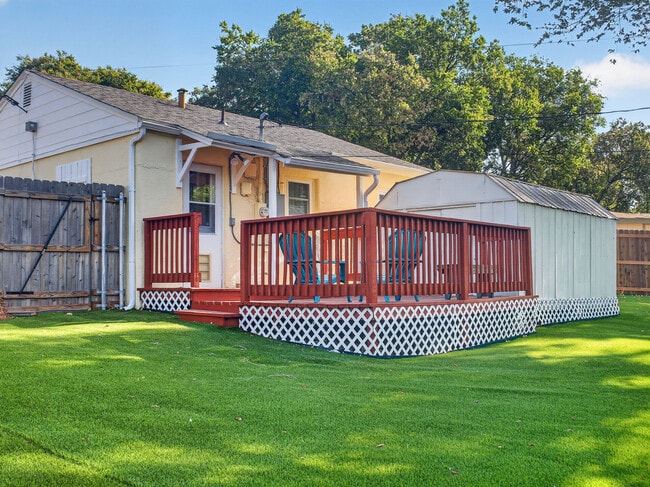 Building Photo - Room in Single Family Home on Hayes Ct