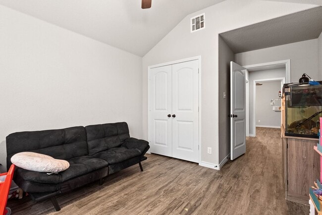 Building Photo - 907 Mclaury Cove