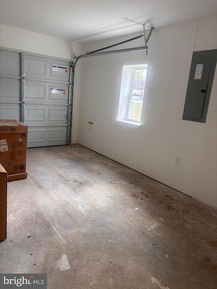 Building Photo - 113 N Hook Rd