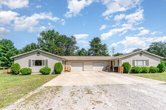 Building Photo - Charming 2-Bedroom Duplex with 1.5 Baths a...