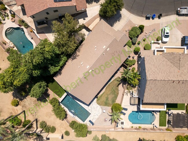 Building Photo - Spacious 4-Bedroom Home with Pool in Gilbe...