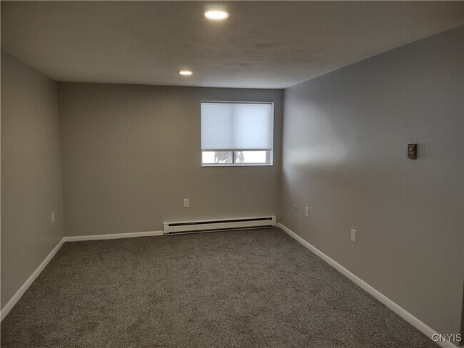 Building Photo - 153 Watertree Dr