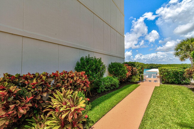 Building Photo - 225 S Beach Rd