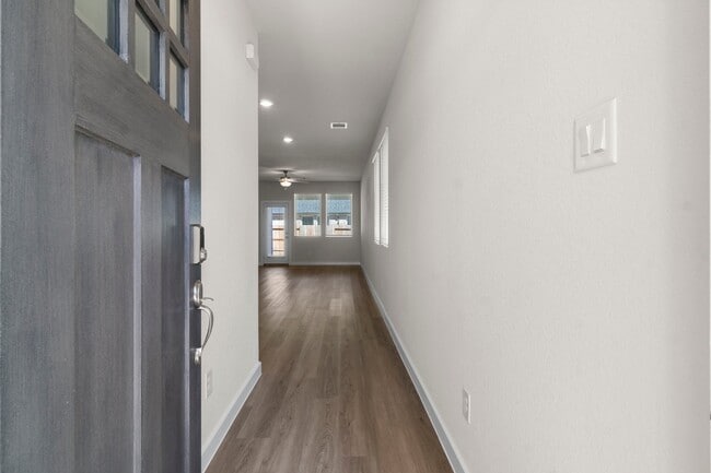 Building Photo - 9419 Herons Preserve