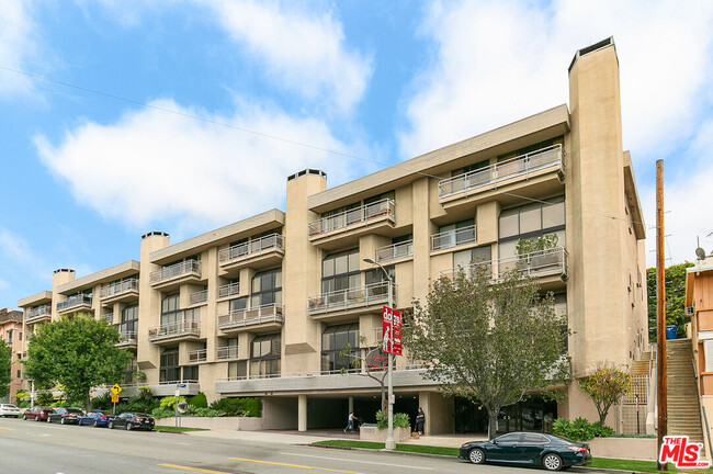 Building Photo - 1520 S Beverly Glen Blvd