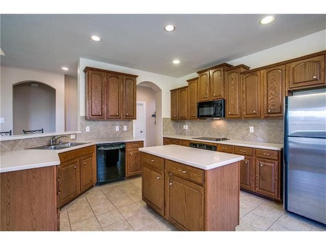 Building Photo - 5720 Pebble Ridge Dr