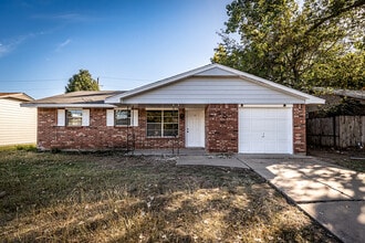 Building Photo - 305 NE Angus St