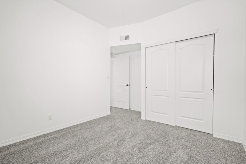 Building Photo - 1041 Summer Lake St