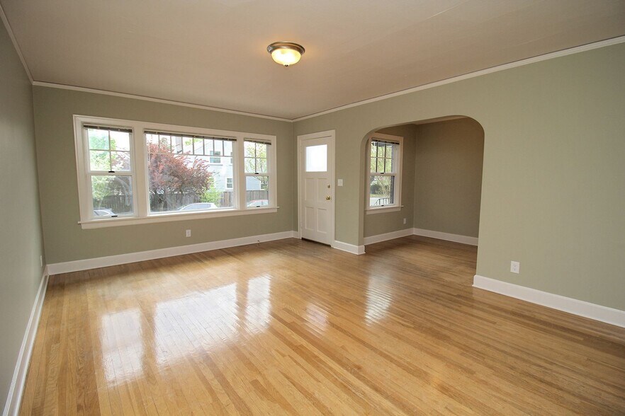 Building Photo - 2703 NW Raleigh St