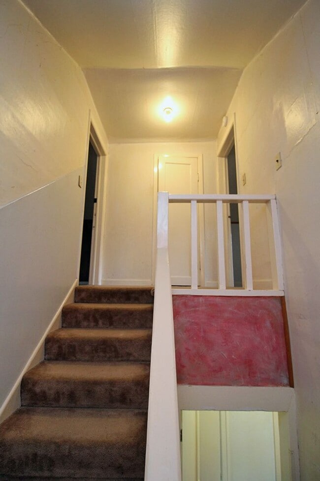 Building Photo - 19282 S Beavercreek Rd