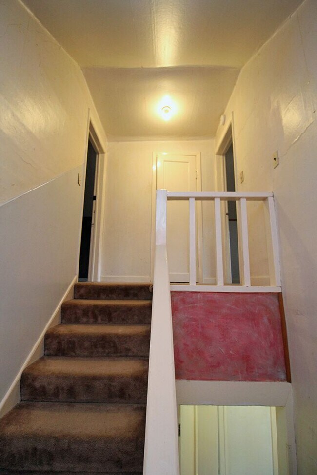 Building Photo - 3 Bed/1 Bath Craftsman Home – Oregon City