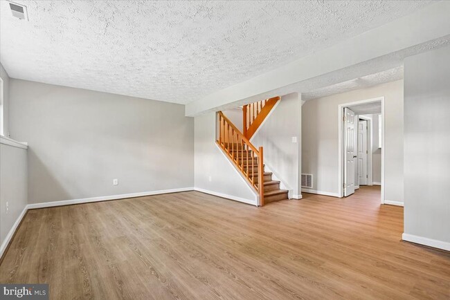 Building Photo - 5913 Spruce Run Ct