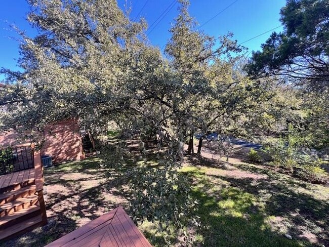 Building Photo - Northwest Condo / 2 bedrooms / 2 car garage / Backs beautiful Greenbelt