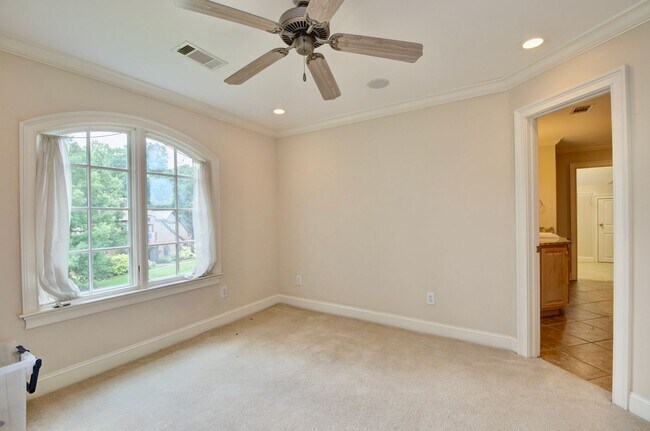 Building Photo - Executive Golf Course Rental in Moores Mil...