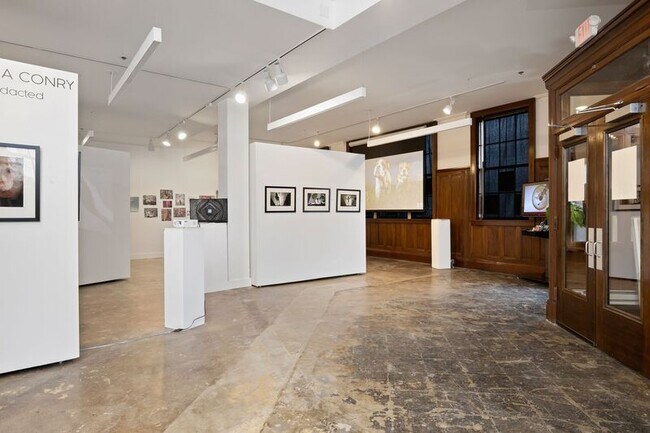 Building Photo - 3200 Gillham Rd