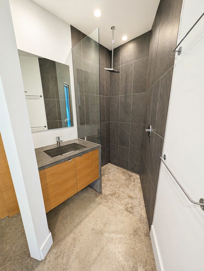 Building Photo - Fabulous "Microhome" in Kenilworth Area!