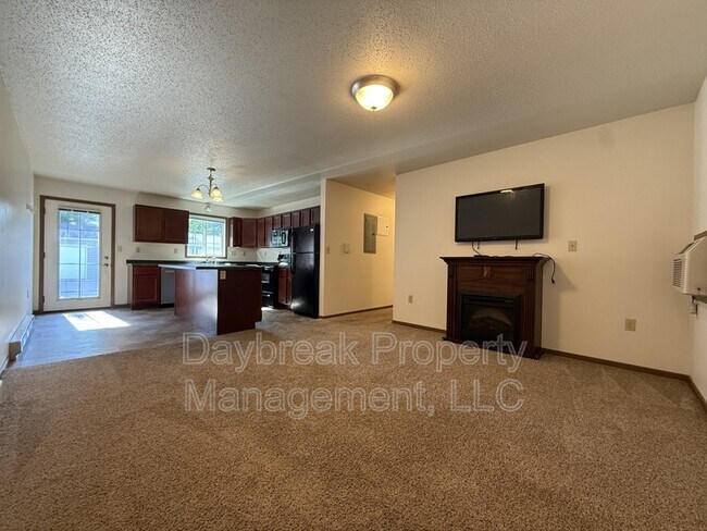Building Photo - 317 16th St S