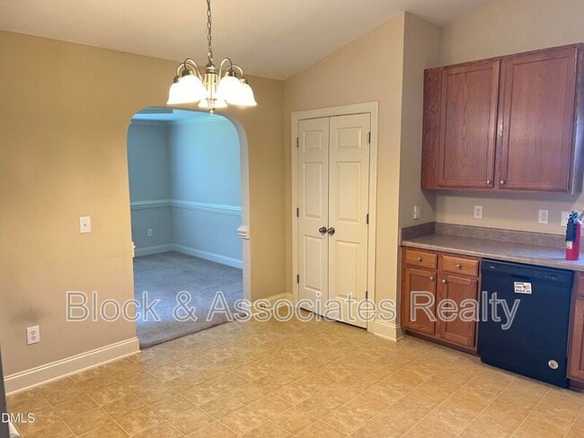 Building Photo - 1420 Dexter Ridge Dr