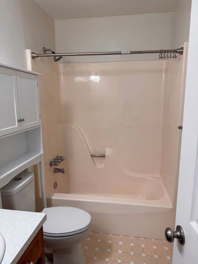 Building Photo - 752