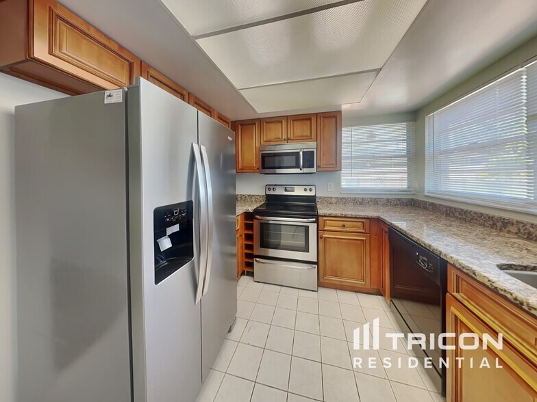 Building Photo - 3206 Shady Glen Cir