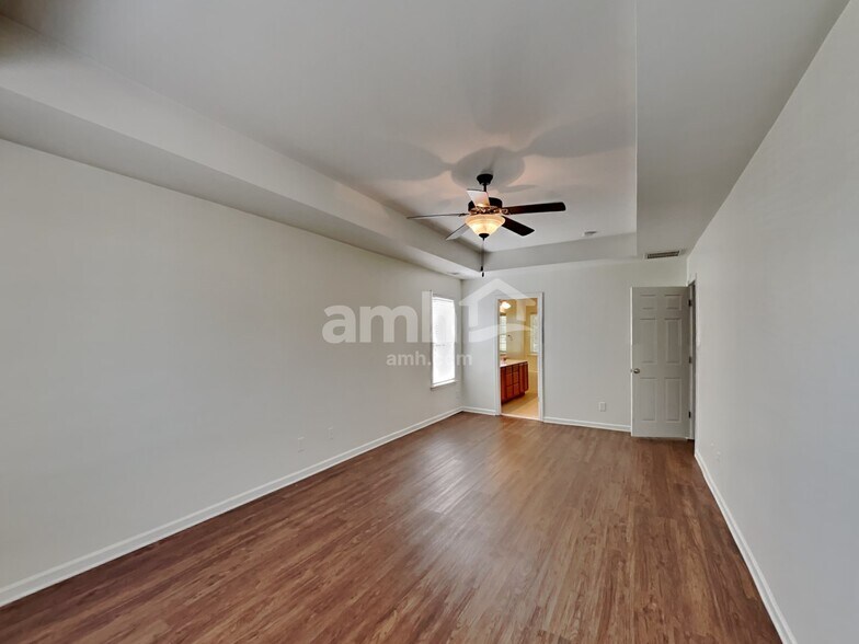 Building Photo - 106 E Cavendish Dr