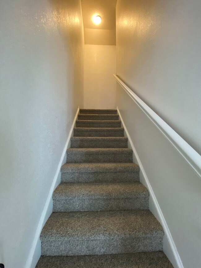 Building Photo - Adorable 3 Bedroom 3 Bath in Preston Green