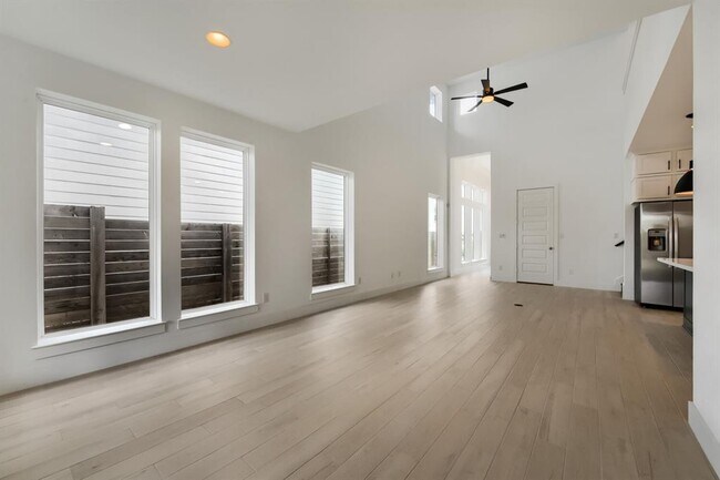 Building Photo - 1505 Seeger Dr