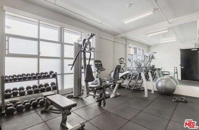 Building Photo - 500 Molino St