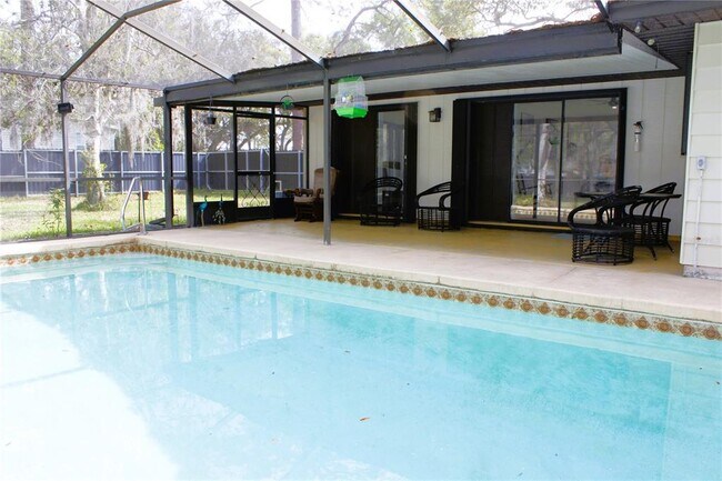 Building Photo - 3201 Bartlett St