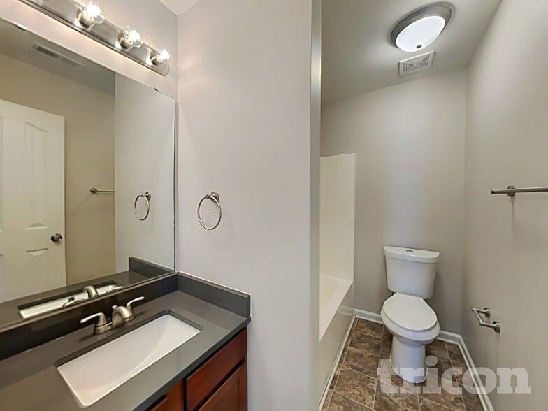 Building Photo - 11401 Northwoods Forest Dr