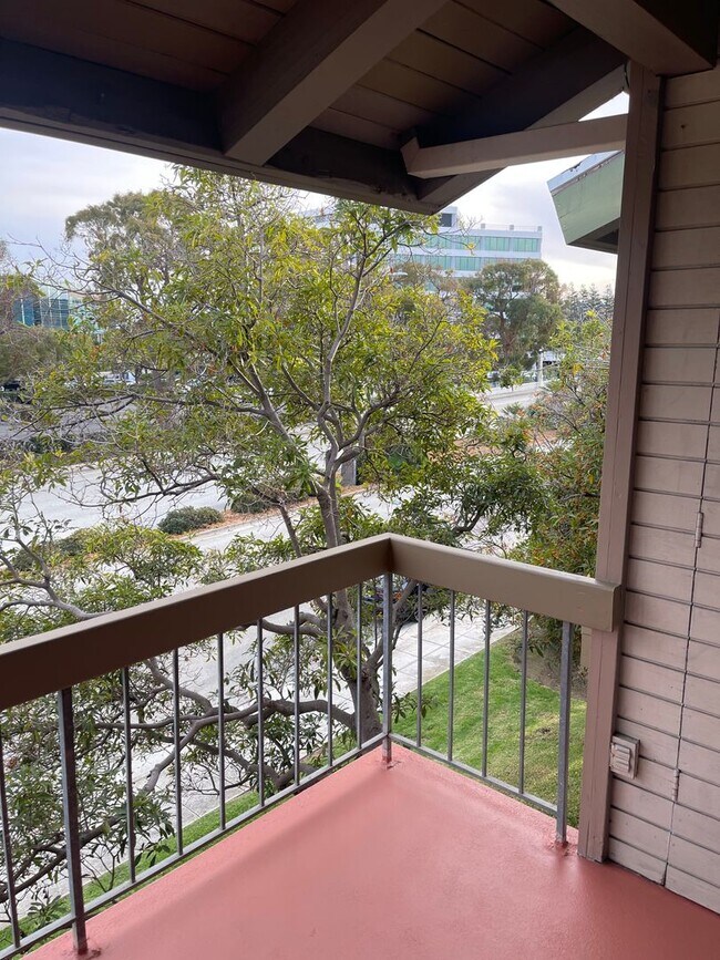 Building Photo - Spacious, open loft-style one bedroom with...