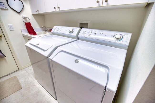 Building Photo - 1520 San Ysidro Way