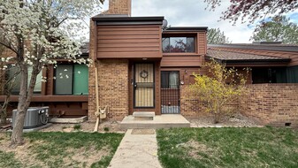 Building Photo - 2685 S Dayton Way