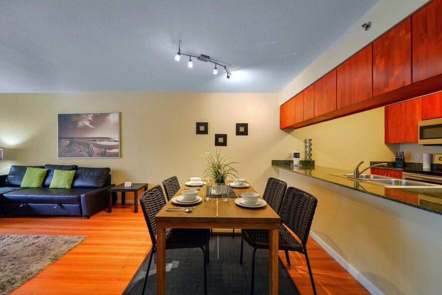 Building Photo - 1 SE 12th St