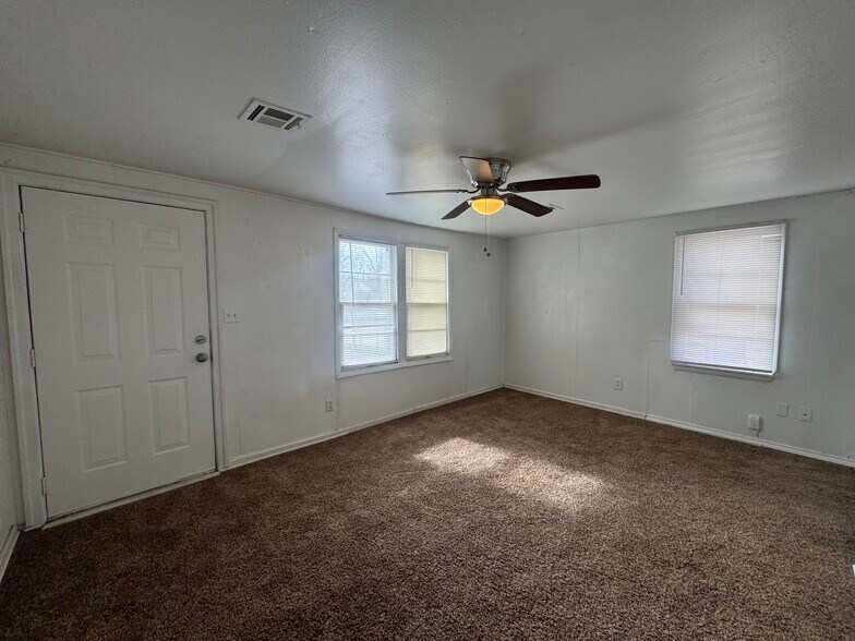 Building Photo - 2517 SW 42nd St