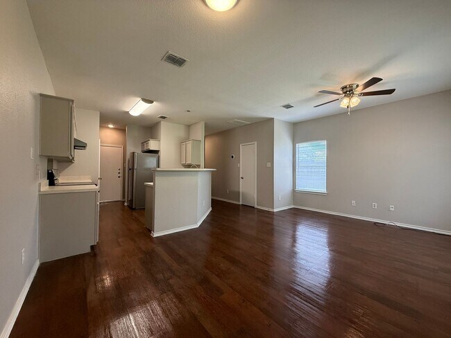 Building Photo - Aspiz Properties4 (6726 Windrift Way)