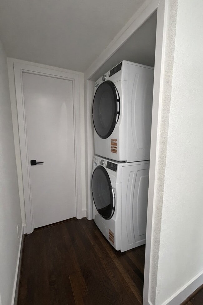 Building Photo - 1976 W McKinney St