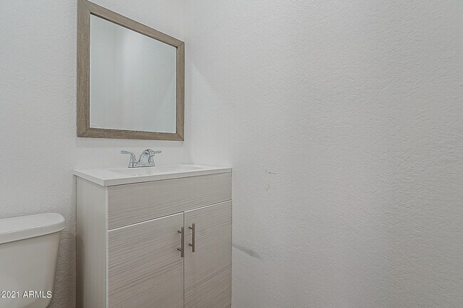 Building Photo - 334 N 83rd St